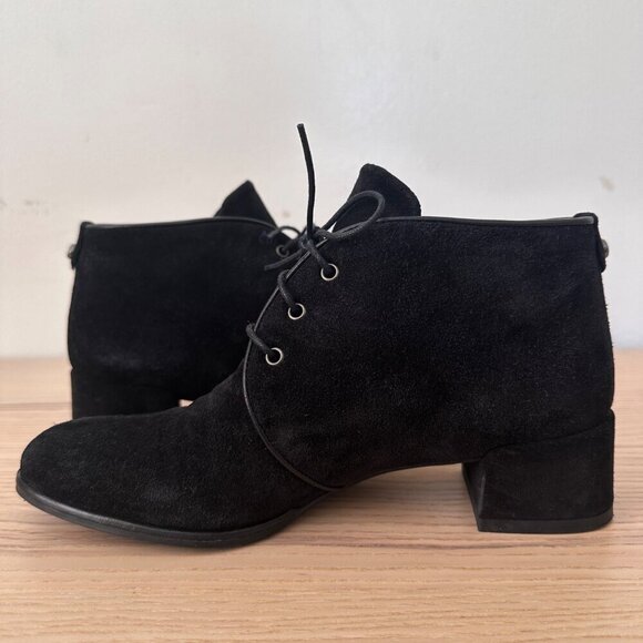 Stuart Weitzman Women's Black Suede Lace-Up Heeled Bootie, Size 6 - Picture 4 of 11